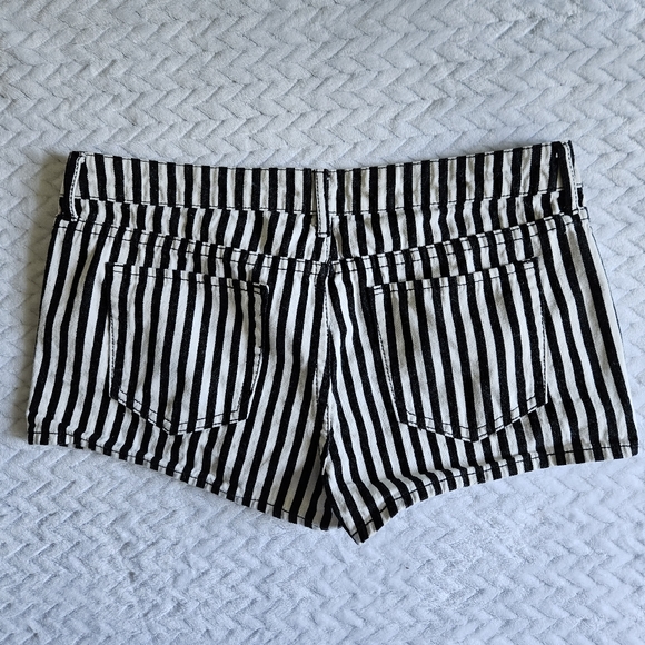 Forever 21 Black & White Striped Low-Rise Denim Shorts Size 31 - Picture 6 of 10